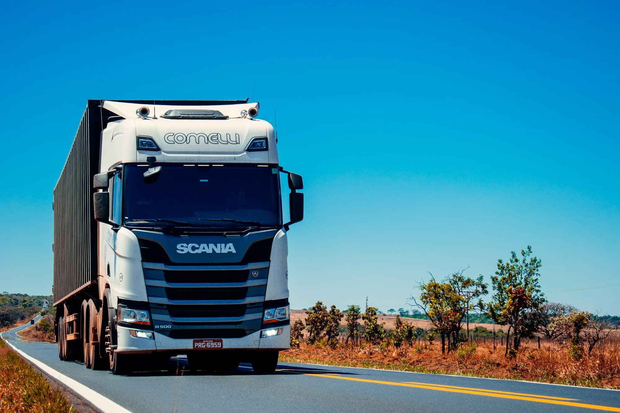 Carreta CGGO em rodovia